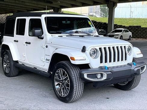 Used 2023 Jeep Wrangler Unlimited Sahara w/ Cold Weather Group AWD/4WD image 18