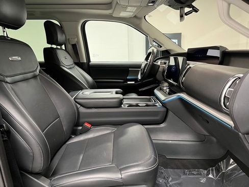 Used 2025 Ford Expedition Platinum AWD/4WD image 57