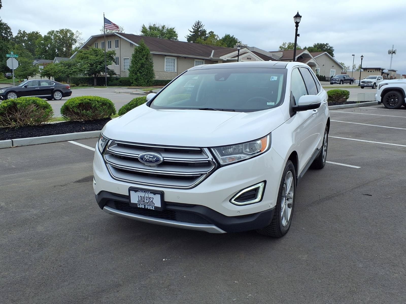 Used 2018 Ford Edge Titanium w/ Equipment Group 302A AWD/4WD image 32