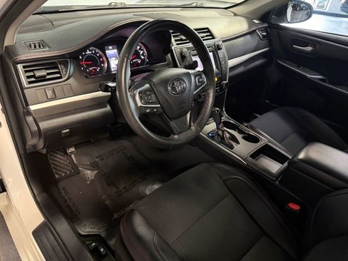 Used 2017 Toyota Camry SE FWD image 14