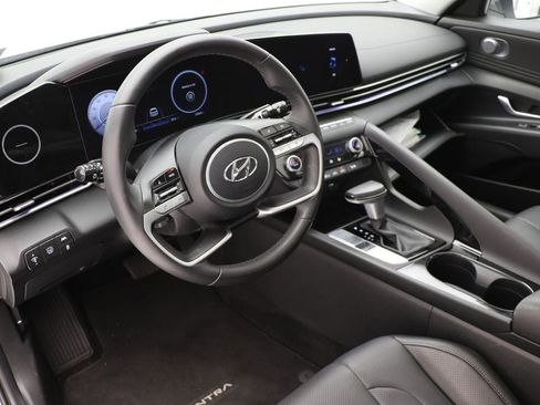 Used 2023 Hyundai Elantra Limited image 13