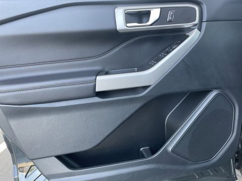 Used 2024 Ford Explorer XLT image 17