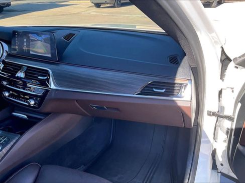 Used 2018 BMW 530i w/ Luxury Seating Package image 17
