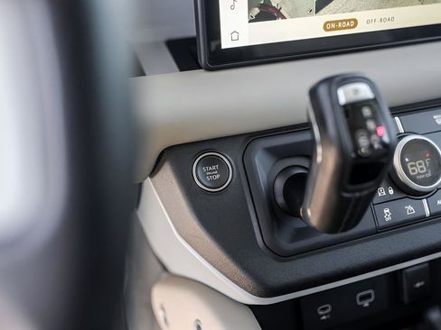 Used 2024 Land Rover Defender 110 X-Dynamic SE image 17