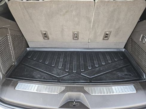Used 2021 Chevrolet Tahoe Z71 w/ Luxury Package AWD/4WD image 31