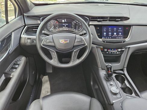 Used 2025 Cadillac XT5 Premium Luxury AWD/4WD image 12