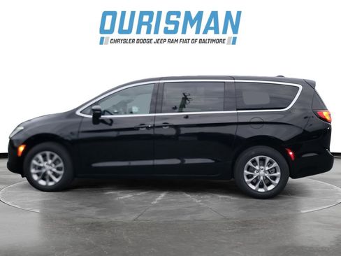 New 2027 Chrysler Pacifica Select AWD/4WD image 3