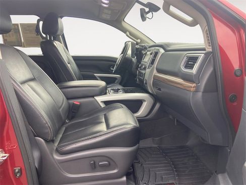 Used 2016 Nissan Titan SL image 15