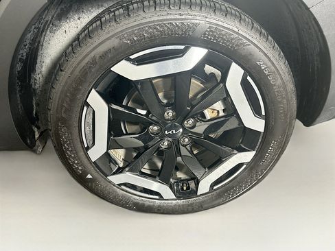 Used 2025 Kia Telluride S image 11