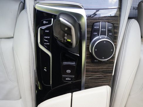 Used 2021 BMW 530i w/ M Sport Package RWD image 31