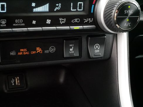 Used 2024 Toyota RAV4 XLE AWD/4WD image 29