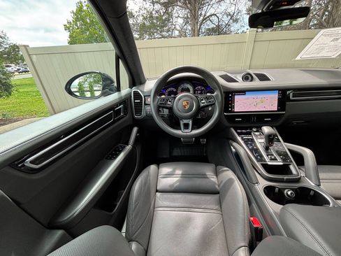 Used 2023 Porsche Cayenne Turbo AWD/4WD image 47