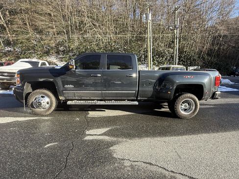 Used 2019 Chevrolet Silverado 3500 High Country w/ Duramax Plus Package image 2