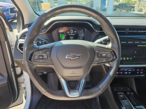 Used 2023 Chevrolet Bolt EUV LT w/ Convenience Package FWD image 11