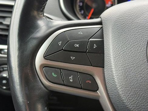 Used 2019 Jeep Cherokee Limited image 16