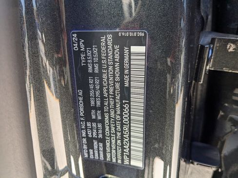 New 2024 Porsche Macan 4 Electric image 30