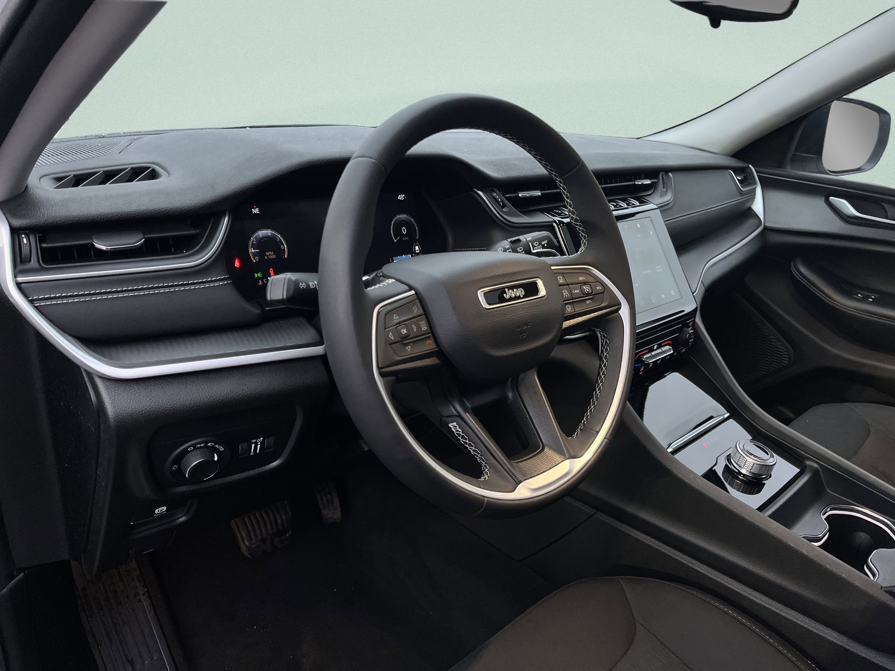 Used 2023 Jeep Grand Cherokee Laredo X AWD/4WD image 16