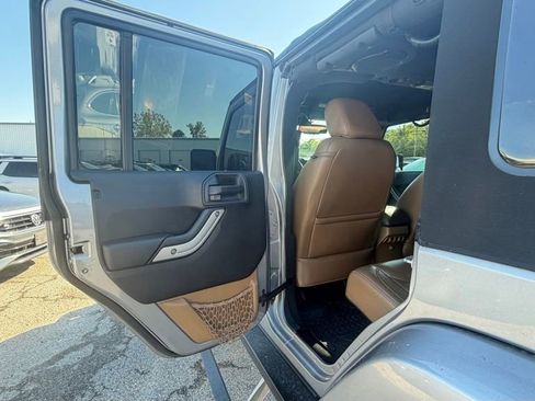 Used 2014 Jeep Wrangler Unlimited Rubicon w/ Dual Top Group AWD/4WD image 8