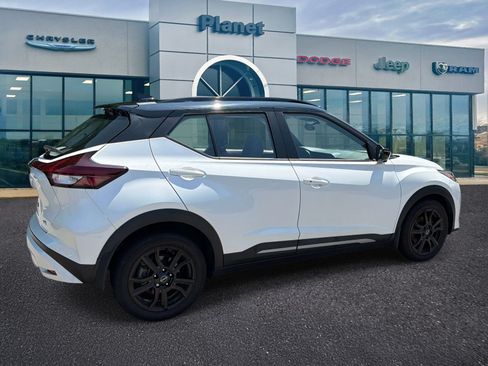 Used 2023 Nissan Kicks SR w/ SR Premium Package FWD image 2