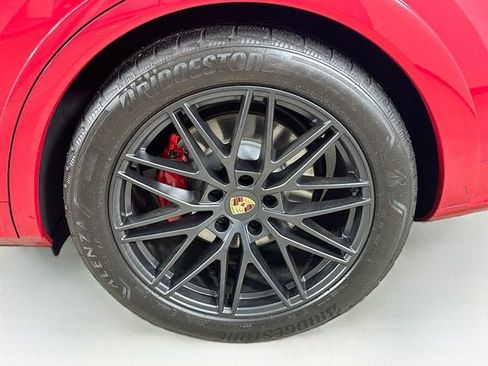 Certified 2025 Porsche Cayenne GTS AWD/4WD image 39