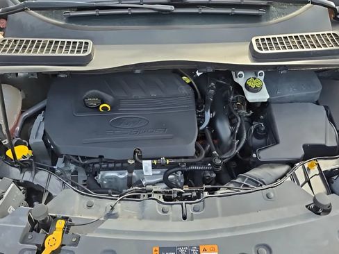 Used 2017 Ford Escape SE w/ Equipment Group 201A image 17