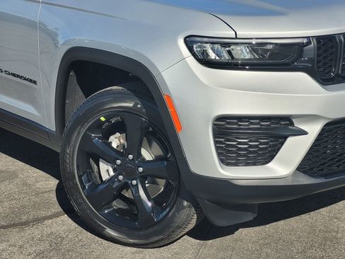 New 2025 Jeep Grand Cherokee Altitude image 6