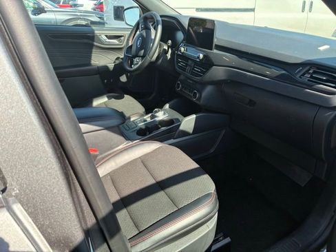 Used 2025 Ford Escape ST-Line AWD/4WD image 4