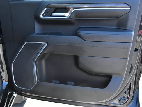 Used 2022 Chevrolet Silverado 1500 LT AWD/4WD image 46