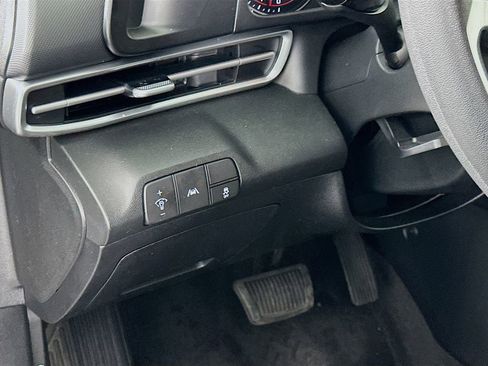 Used 2023 Hyundai Elantra SEL image 10