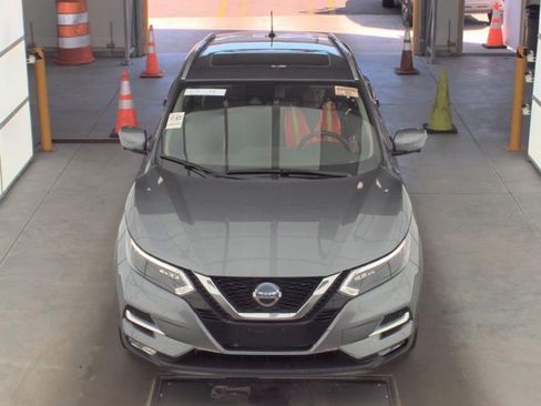 Used 2022 Nissan Rogue Sport SL w/ Premium Package image 2