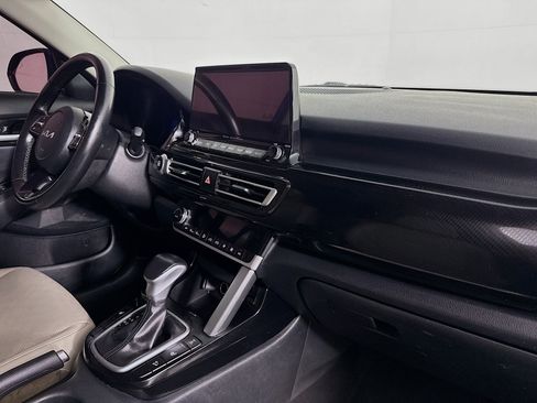 Used 2022 Kia Seltos EX image 29