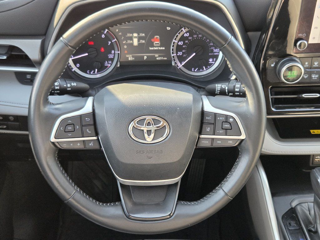Used 2023 Toyota Highlander XLE FWD image 15