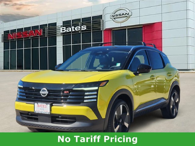 Used 2025 Nissan Kicks SR FWD image 2