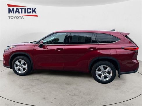 Used 2022 Toyota Highlander LE image 4
