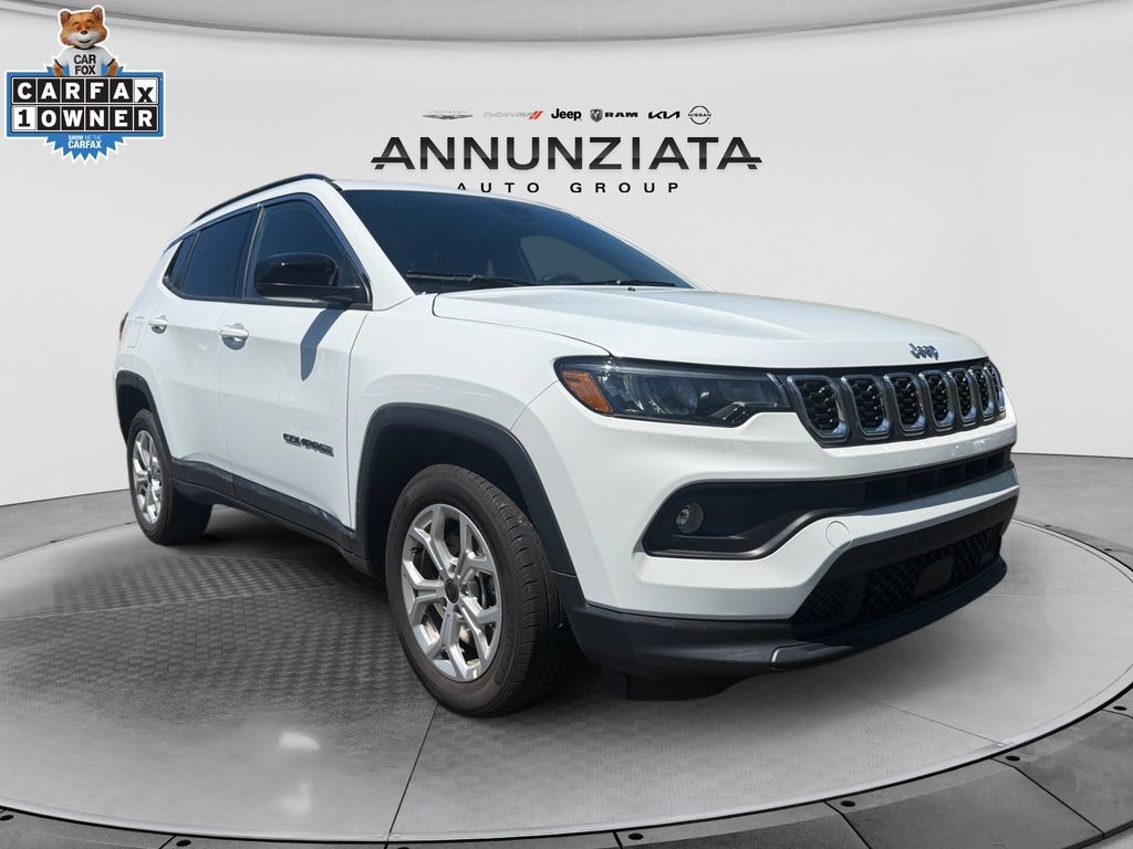 Used 2025 Jeep Compass Latitude AWD/4WD image 7