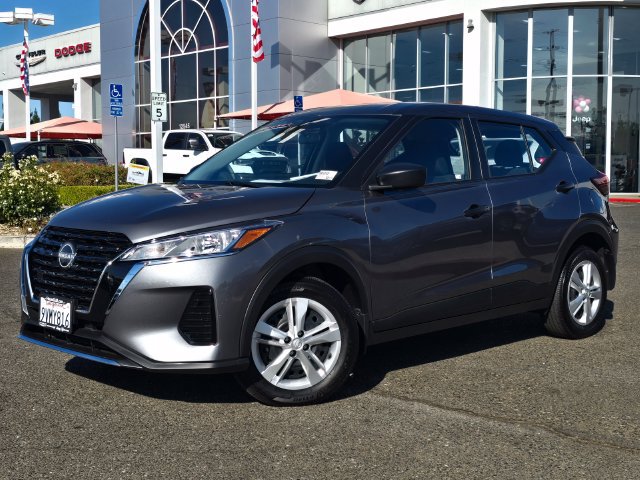 Used 2025 Nissan Kicks Play S FWD image 3