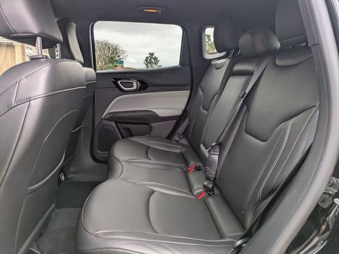 Used 2025 Jeep Compass Limited image 24