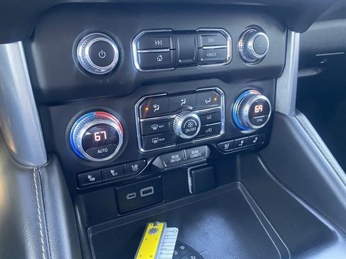 Used 2023 GMC Yukon SLT w/ SLT Premium Package image 31