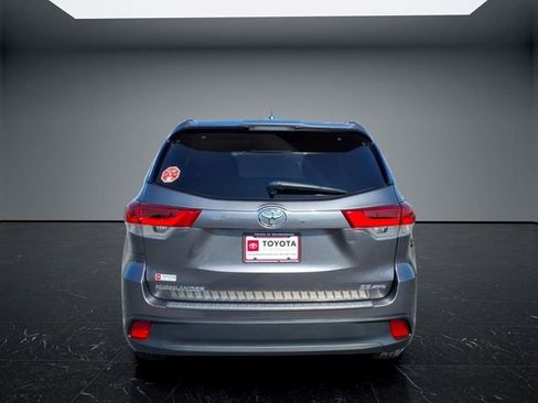 Used 2018 Toyota Highlander SE w/ Protection Package #3 AWD/4WD image 4