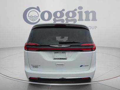 Used 2022 Chrysler Pacifica Touring-L