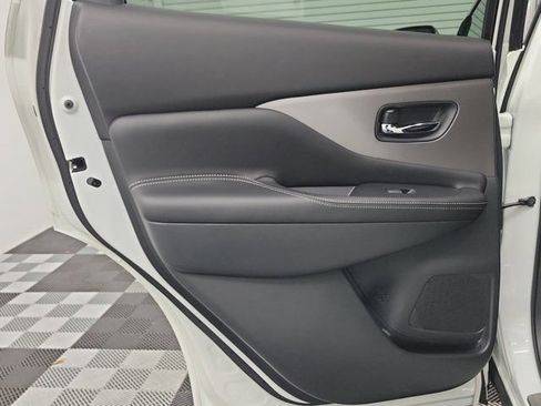 Certified 2024 Nissan Murano SV w/ SV Midnight Edition Package FWD image 18