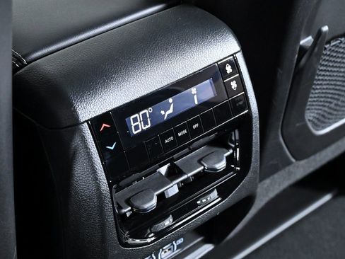 Used 2024 Jeep Grand Cherokee L Laredo image 29