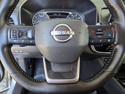 Used 2025 Nissan Rogue SV FWD image 14