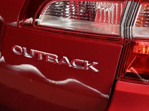Used 2018 Subaru Outback 2.5i Limited image 8