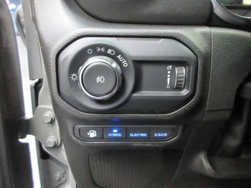 Used 2023 Jeep Wrangler Unlimited Sahara w/ Cold Weather Group image 13