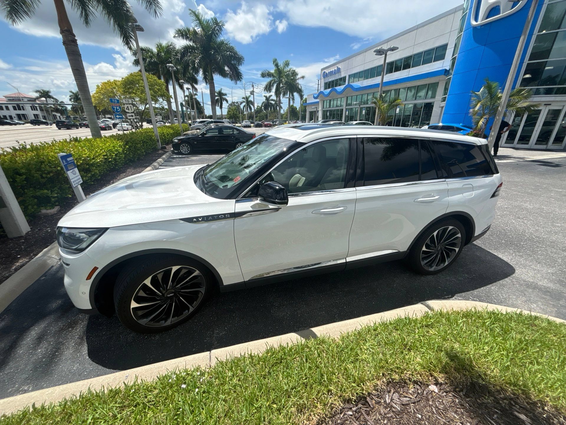 Used 2022 Lincoln Aviator Reserve w/ Equipment Group 201A RWD image 4