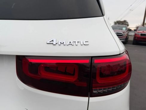 Used 2020 Mercedes-Benz GLB 250 4MATIC w/ Premium Package image 22
