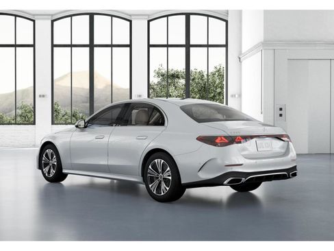 Used 2025 Mercedes-Benz E 350 4MATIC Sedan image 29