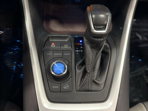 Used 2019 Toyota RAV4 Limited image 27