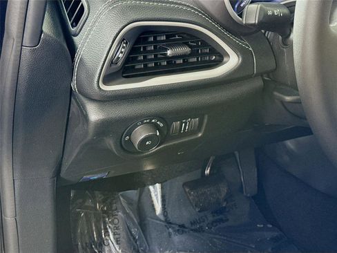New 2026 Chrysler Pacifica Select FWD image 4